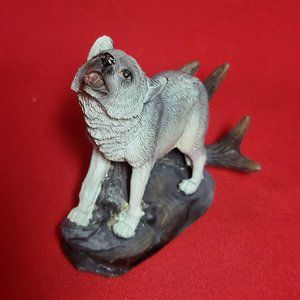 Primark Howling Wolf Sculpture Home Decor Figurine